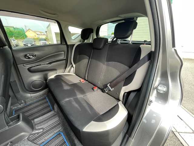 日産 ノート 静岡県 2020(令2)年 5.5万km ダークメタルグレー ●純正ナビ/(ワンセグ/CD/DVD/Bluetooth)/(MM319D-W)/●全方位カメラ/●衝突被害軽減システム/●レーンキープアシスト/●前後コーナーセンサー/●デジタルインナーミラー/●オートライト/●ステアリングスイッチ/●ETC/●前方ドライブレコーダー/●電動格納ウィンカーミラー/●プッシュスタート/●スマートキー/●ドアバイザー/●純正フロアマット/●純正１５インチアルミホイール/●WSRS＋ABS/●保証書/●取扱説明書