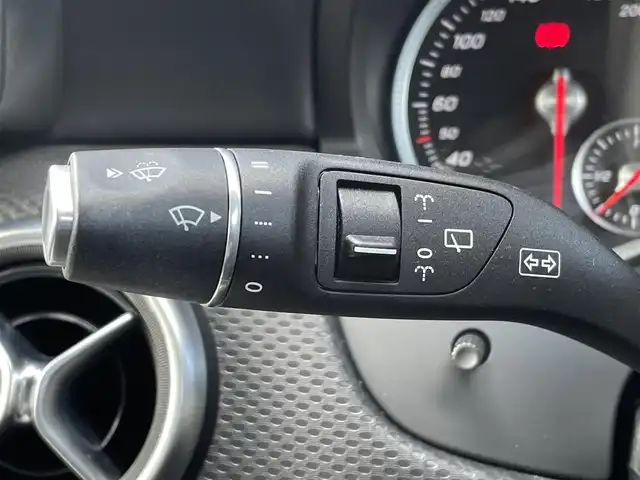 メルセデス・ベンツ Ａ１８０ 三重県 2017(平29)年 2.5万km カルサイトホワイト ワンオーナー/レーダーセーフティーＰＫＧ　/ＡＣＣ/ブラインドスポット/純正ナビ/Ｂｌｕｅｔｏｏｔｈ/前後ドラレコ/ETC/フルセグＴＶ/ＬＥＤヘッドライト/アンビエントライト/純正１６インチＡＷ
