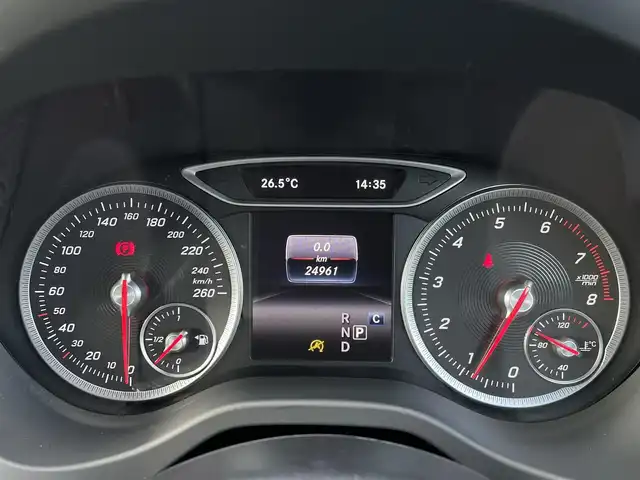 メルセデス・ベンツ Ａ１８０ 三重県 2017(平29)年 2.5万km カルサイトホワイト ワンオーナー/レーダーセーフティーＰＫＧ　/ＡＣＣ/ブラインドスポット/純正ナビ/Ｂｌｕｅｔｏｏｔｈ/前後ドラレコ/ETC/フルセグＴＶ/ＬＥＤヘッドライト/アンビエントライト/純正１６インチＡＷ