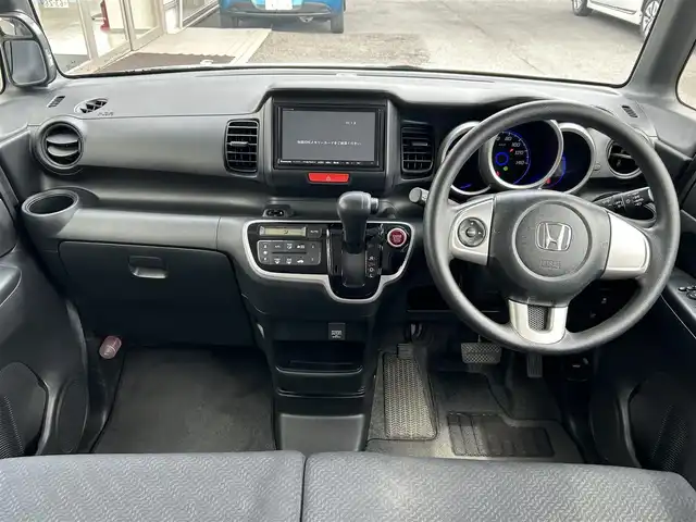 ホンダ Ｎ ＢＯＸ カスタム G 三重県 2014(平26)年 7.1万km プレミアムホワイトパール (株)IDOMが運営する【じしゃロン四日市店】の自社ローン専用車両になります。こちらは現金またはオートローンご利用時の価格です。自社ローンご希望の方は別途その旨お申付け下さい/社外SDナビ（CD/DVD/AM/FM）/エンジンスタートボタン/スマートキー/片側パワースライド/キセノンライト/ベンチシート