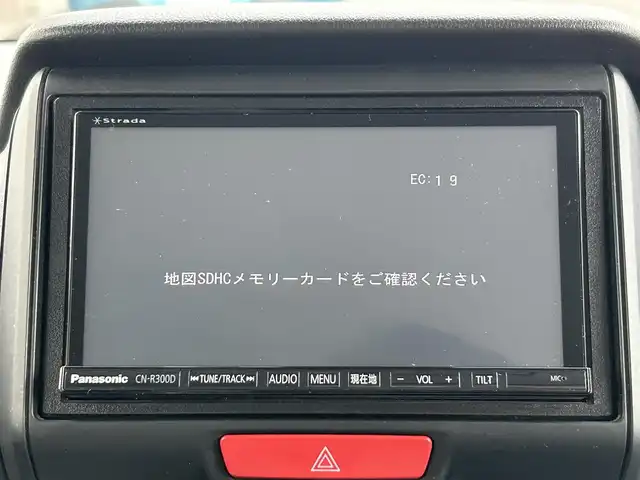 ホンダ Ｎ ＢＯＸ カスタム G 三重県 2014(平26)年 7.1万km プレミアムホワイトパール (株)IDOMが運営する【じしゃロン四日市店】の自社ローン専用車両になります。こちらは現金またはオートローンご利用時の価格です。自社ローンご希望の方は別途その旨お申付け下さい/社外SDナビ（CD/DVD/AM/FM）/エンジンスタートボタン/スマートキー/片側パワースライド/キセノンライト/ベンチシート