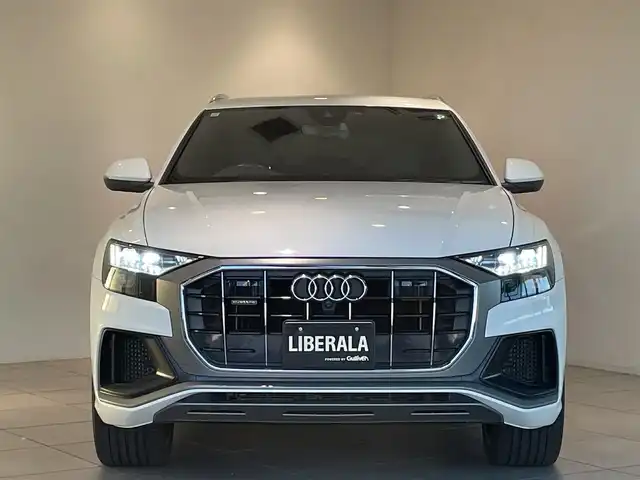 アウディ Ｑ８ 55TFSIクワトロ デビューPKG Sライン 愛知県 2019(令1)年 3.8万km グレイシアホワイトメタリック コンフォートアシスタンスＰＫG/・HDマトリクスLEDヘッドライト/・LEDリヤダイナミックターンインディケーター/・オールホイールステアリング/・ルーフレール（アルミニウム）/・アダプティブウインドウワイパー/・パワークロージングドア/・フロントクロストラフィックアシスト/・アウディサイドアシスト/・エグジットワーニング/・リヤクロストラフィックアシスト/・アウディプレセンスフロント/リヤ/・アダプティブドライブアシスト/エマージェンシーアシスト/・プレセンスベーシック（リヤシート）/リヤサイドエアバッグ/・アウディプレセンス360/・S line エクステリア/・アルミホイール 5ツインアームデザインコントラストグレー/・アダプティブエアサスペンション スポーツ/・スポーツシート（フロント）/・アルカンターラ/レザー/・ドアシルトリム S lineロゴ/・4ゾーン デラックスオートマチックエアコンディショナー/・Bang & Olufsen 3D サウンドシステム（17スピーカー）/・MMIナビゲーション/・TVチューナー/・Bluetooth/・ドライブレコーダー/・ETC２．０