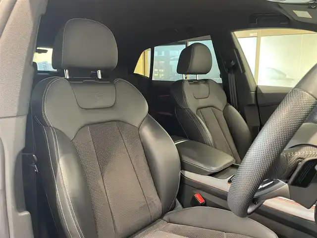 アウディ Ｑ８ 55TFSIクワトロ デビューPKG Sライン 愛知県 2019(令1)年 3.8万km グレイシアホワイトメタリック コンフォートアシスタンスＰＫG/・HDマトリクスLEDヘッドライト/・LEDリヤダイナミックターンインディケーター/・オールホイールステアリング/・ルーフレール（アルミニウム）/・アダプティブウインドウワイパー/・パワークロージングドア/・フロントクロストラフィックアシスト/・アウディサイドアシスト/・エグジットワーニング/・リヤクロストラフィックアシスト/・アウディプレセンスフロント/リヤ/・アダプティブドライブアシスト/エマージェンシーアシスト/・プレセンスベーシック（リヤシート）/リヤサイドエアバッグ/・アウディプレセンス360/・S line エクステリア/・アルミホイール 5ツインアームデザインコントラストグレー/・アダプティブエアサスペンション スポーツ/・スポーツシート（フロント）/・アルカンターラ/レザー/・ドアシルトリム S lineロゴ/・4ゾーン デラックスオートマチックエアコンディショナー/・Bang & Olufsen 3D サウンドシステム（17スピーカー）/・MMIナビゲーション/・TVチューナー/・Bluetooth/・ドライブレコーダー/・ETC２．０