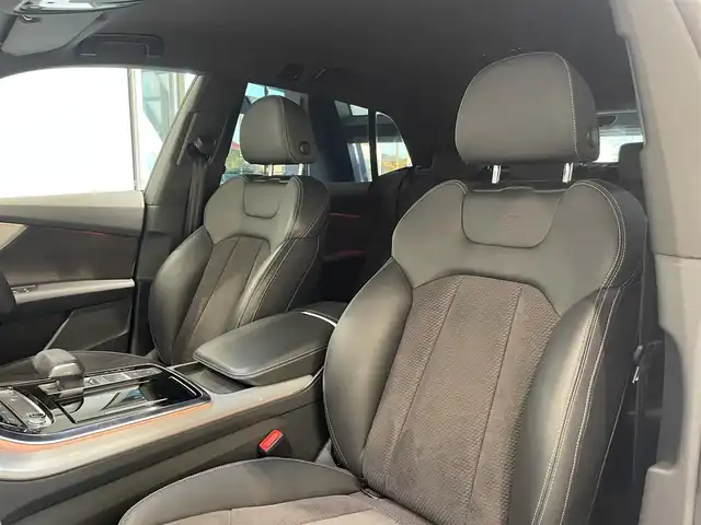 アウディ Ｑ８ 55TFSIクワトロ デビューPKG Sライン 愛知県 2019(令1)年 3.8万km グレイシアホワイトメタリック コンフォートアシスタンスＰＫG/・HDマトリクスLEDヘッドライト/・LEDリヤダイナミックターンインディケーター/・オールホイールステアリング/・ルーフレール（アルミニウム）/・アダプティブウインドウワイパー/・パワークロージングドア/・フロントクロストラフィックアシスト/・アウディサイドアシスト/・エグジットワーニング/・リヤクロストラフィックアシスト/・アウディプレセンスフロント/リヤ/・アダプティブドライブアシスト/エマージェンシーアシスト/・プレセンスベーシック（リヤシート）/リヤサイドエアバッグ/・アウディプレセンス360/・S line エクステリア/・アルミホイール 5ツインアームデザインコントラストグレー/・アダプティブエアサスペンション スポーツ/・スポーツシート（フロント）/・アルカンターラ/レザー/・ドアシルトリム S lineロゴ/・4ゾーン デラックスオートマチックエアコンディショナー/・Bang & Olufsen 3D サウンドシステム（17スピーカー）/・MMIナビゲーション/・TVチューナー/・Bluetooth/・ドライブレコーダー/・ETC２．０