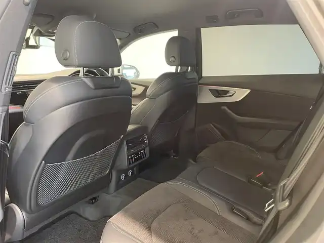 アウディ Ｑ８ 55TFSIクワトロ デビューPKG Sライン 愛知県 2019(令1)年 3.8万km グレイシアホワイトメタリック コンフォートアシスタンスＰＫG/・HDマトリクスLEDヘッドライト/・LEDリヤダイナミックターンインディケーター/・オールホイールステアリング/・ルーフレール（アルミニウム）/・アダプティブウインドウワイパー/・パワークロージングドア/・フロントクロストラフィックアシスト/・アウディサイドアシスト/・エグジットワーニング/・リヤクロストラフィックアシスト/・アウディプレセンスフロント/リヤ/・アダプティブドライブアシスト/エマージェンシーアシスト/・プレセンスベーシック（リヤシート）/リヤサイドエアバッグ/・アウディプレセンス360/・S line エクステリア/・アルミホイール 5ツインアームデザインコントラストグレー/・アダプティブエアサスペンション スポーツ/・スポーツシート（フロント）/・アルカンターラ/レザー/・ドアシルトリム S lineロゴ/・4ゾーン デラックスオートマチックエアコンディショナー/・Bang & Olufsen 3D サウンドシステム（17スピーカー）/・MMIナビゲーション/・TVチューナー/・Bluetooth/・ドライブレコーダー/・ETC２．０
