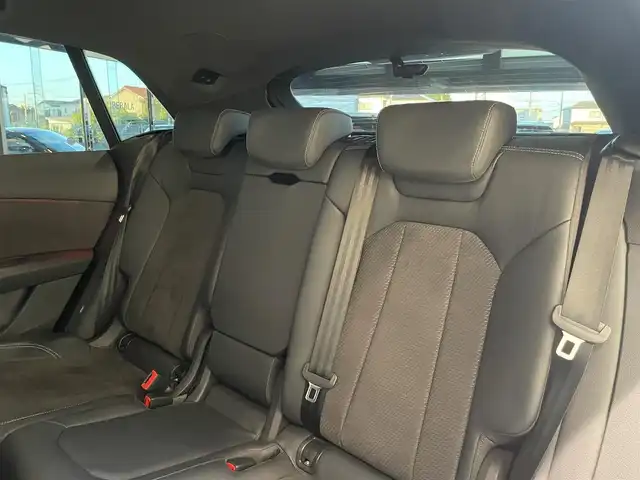 アウディ Ｑ８ 55TFSIクワトロ デビューPKG Sライン 愛知県 2019(令1)年 3.8万km グレイシアホワイトメタリック コンフォートアシスタンスＰＫG/・HDマトリクスLEDヘッドライト/・LEDリヤダイナミックターンインディケーター/・オールホイールステアリング/・ルーフレール（アルミニウム）/・アダプティブウインドウワイパー/・パワークロージングドア/・フロントクロストラフィックアシスト/・アウディサイドアシスト/・エグジットワーニング/・リヤクロストラフィックアシスト/・アウディプレセンスフロント/リヤ/・アダプティブドライブアシスト/エマージェンシーアシスト/・プレセンスベーシック（リヤシート）/リヤサイドエアバッグ/・アウディプレセンス360/・S line エクステリア/・アルミホイール 5ツインアームデザインコントラストグレー/・アダプティブエアサスペンション スポーツ/・スポーツシート（フロント）/・アルカンターラ/レザー/・ドアシルトリム S lineロゴ/・4ゾーン デラックスオートマチックエアコンディショナー/・Bang & Olufsen 3D サウンドシステム（17スピーカー）/・MMIナビゲーション/・TVチューナー/・Bluetooth/・ドライブレコーダー/・ETC２．０