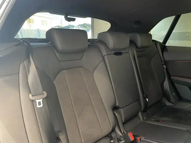 アウディ Ｑ８ 55TFSIクワトロ デビューPKG Sライン 愛知県 2019(令1)年 3.8万km グレイシアホワイトメタリック コンフォートアシスタンスＰＫG/・HDマトリクスLEDヘッドライト/・LEDリヤダイナミックターンインディケーター/・オールホイールステアリング/・ルーフレール（アルミニウム）/・アダプティブウインドウワイパー/・パワークロージングドア/・フロントクロストラフィックアシスト/・アウディサイドアシスト/・エグジットワーニング/・リヤクロストラフィックアシスト/・アウディプレセンスフロント/リヤ/・アダプティブドライブアシスト/エマージェンシーアシスト/・プレセンスベーシック（リヤシート）/リヤサイドエアバッグ/・アウディプレセンス360/・S line エクステリア/・アルミホイール 5ツインアームデザインコントラストグレー/・アダプティブエアサスペンション スポーツ/・スポーツシート（フロント）/・アルカンターラ/レザー/・ドアシルトリム S lineロゴ/・4ゾーン デラックスオートマチックエアコンディショナー/・Bang & Olufsen 3D サウンドシステム（17スピーカー）/・MMIナビゲーション/・TVチューナー/・Bluetooth/・ドライブレコーダー/・ETC２．０