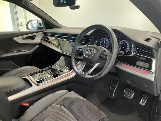 アウディ Ｑ８ 55TFSIクワトロ デビューPKG Sライン 愛知県 2019(令1)年 3.8万km グレイシアホワイトメタリック コンフォートアシスタンスＰＫG/・HDマトリクスLEDヘッドライト/・LEDリヤダイナミックターンインディケーター/・オールホイールステアリング/・ルーフレール（アルミニウム）/・アダプティブウインドウワイパー/・パワークロージングドア/・フロントクロストラフィックアシスト/・アウディサイドアシスト/・エグジットワーニング/・リヤクロストラフィックアシスト/・アウディプレセンスフロント/リヤ/・アダプティブドライブアシスト/エマージェンシーアシスト/・プレセンスベーシック（リヤシート）/リヤサイドエアバッグ/・アウディプレセンス360/・S line エクステリア/・アルミホイール 5ツインアームデザインコントラストグレー/・アダプティブエアサスペンション スポーツ/・スポーツシート（フロント）/・アルカンターラ/レザー/・ドアシルトリム S lineロゴ/・4ゾーン デラックスオートマチックエアコンディショナー/・Bang & Olufsen 3D サウンドシステム（17スピーカー）/・MMIナビゲーション/・TVチューナー/・Bluetooth/・ドライブレコーダー/・ETC２．０