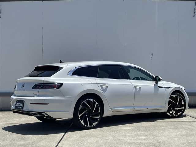 フォルクスワーゲン ＶＷ アルテオン TSI 4モーション Rライン 東京都 2022(令4)年 3.8万km オリックスホワイトマザーオブパールエフェクト 純正ナビ/フルセグTV/Bluetooth接続/360°カメラ/オールインセーフティ(予防安全装備)/LEDヘッドランプ/「R」エンブレム入クローム横5本バーフロントグリル/フロントエアロバンパー/ボディ同色ドアミラー(電動格納機能/ヒーター/運転席自動防眩機能/助手席リバース連動機能付/メモリー機能無し)/リアスポイラー/デュアルツインマフラーカッター組込下部ブラックリアバンパー/アルミニウムコラティブインパネ加飾/255/40R19タイヤ/19インチ5本ツインスポークアルミホイール/「R」ロゴ入ディンプル革巻きステアリングホイール(ステアリングヒーター無し)/デジタルコックピットプロ(フルデジタルメーター)/ヘッドアップディスプレイ/「R」ロゴ入りマイクロフリースシート/トップコンフォートシート(前席)/パワーシート/シートヒーター(D席/N席)/パワーバックドア