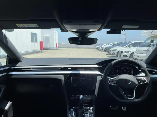 フォルクスワーゲン ＶＷ アルテオン TSI 4モーション Rライン 東京都 2022(令4)年 3.8万km オリックスホワイトマザーオブパールエフェクト 純正ナビ/フルセグTV/Bluetooth接続/360°カメラ/オールインセーフティ(予防安全装備)/LEDヘッドランプ/「R」エンブレム入クローム横5本バーフロントグリル/フロントエアロバンパー/ボディ同色ドアミラー(電動格納機能/ヒーター/運転席自動防眩機能/助手席リバース連動機能付/メモリー機能無し)/リアスポイラー/デュアルツインマフラーカッター組込下部ブラックリアバンパー/アルミニウムコラティブインパネ加飾/255/40R19タイヤ/19インチ5本ツインスポークアルミホイール/「R」ロゴ入ディンプル革巻きステアリングホイール(ステアリングヒーター無し)/デジタルコックピットプロ(フルデジタルメーター)/ヘッドアップディスプレイ/「R」ロゴ入りマイクロフリースシート/トップコンフォートシート(前席)/パワーシート/シートヒーター(D席/N席)/パワーバックドア