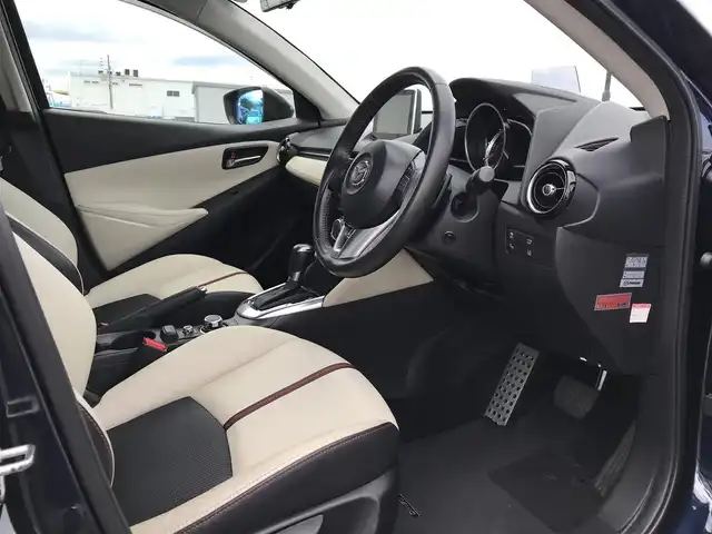 マツダ デミオ XD ツーリング Lパッケージ 鳥取県 2016(平28)年 8.1万km ディープクリスタルブルーマイカ ４WD/ディーゼルターボ/純正ナビ/TV/DVD/CD/BT/USB/バックカメラ・ETC/前後ドライブレコーダー/レザーシート/前席シートヒーター/衝突被害軽減ブレーキ/レーンキープアシスト/ヘッドアップディスプレイ/デジタルインナーミラー/LEDヘットライト/純正１６インチアルミホイール/プッシュエンジンスタート/フロアマット/ドアバイザー/スペアキー