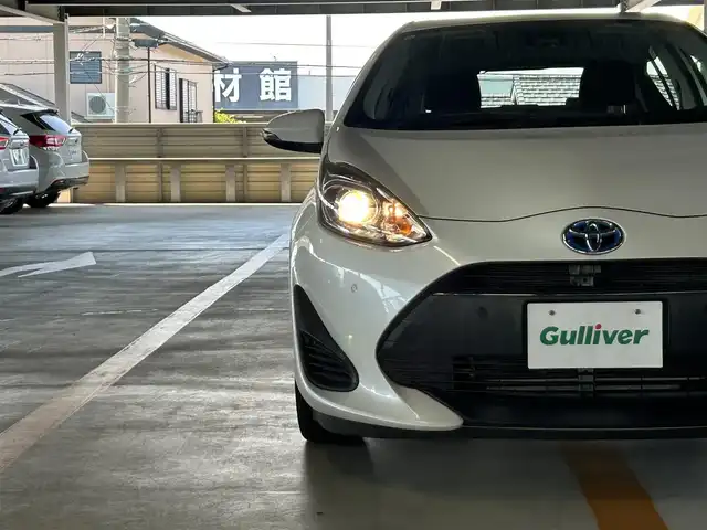 トヨタ アクア S スタイルブラック 静岡県 2018(平30)年 6.8万km ホワイトパールクリスタルシャイン 純正SDナビ/・ワンセグ/CD/Bluetooth/バックカメラ/前方ドライブレコーダー/ETC/ステアリングスイッチ/オートライト/シートヒーターD/N/スマートキー/・プッシュスタート/ウインカーミラー/純正フロアマット/ドアバイザー