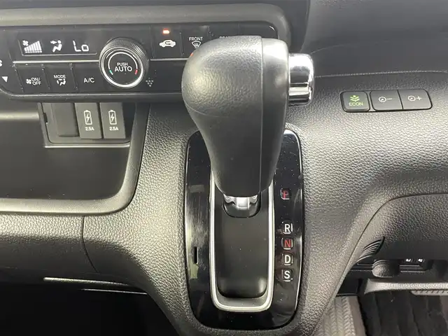 ホンダ Ｎ ＢＯＸ カスタム G EX ターボ ホンダセンシング 熊本県 2017(平29)年 5.1万km プレミアムホワイトパールⅡ 社外７インチディスプレイオーディオ（CD・DVD・BT・USB）　/バックカメラ　/ビルトインＥＴＣ　/両側パワースライドドア　/クルーズコントロール　/後ろのみクリアランスソナー　/衝突軽減ブレーキ　/レーンキープアシスト　/横滑り防止/アイドリングストップ/ハーフレザーシート/純正フロアマット/純正１５インチAW/オートライト/LEDヘッドライト/フォグライト/スマートキー/プッシュスタート/スペアキー1本
