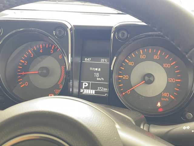 スズキ ジムニー XC 沖縄県 2023(令5)年 0.1万km シフォンアイボリーM スズキセーフティサポート　/社外足廻り　/フロント社外バンパー　/２インチアップ　/背面タイヤカバー車載　/クルーズコントロール　/シートヒーター　/ＬＥＤオートライト　/プッシュスタート　/スマートキー