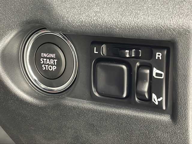 スズキ ジムニー XC 沖縄県 2023(令5)年 0.1万km シフォンアイボリーM スズキセーフティサポート　/社外足廻り　/フロント社外バンパー　/２インチアップ　/背面タイヤカバー車載　/クルーズコントロール　/シートヒーター　/ＬＥＤオートライト　/プッシュスタート　/スマートキー