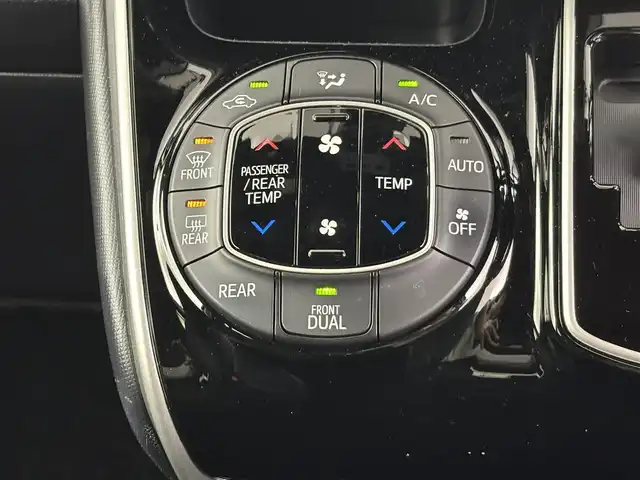 トヨタ ヴォクシー ZS 煌 埼玉県 2018(平30)年 7.3万km ホワイトパールクリスタルシャイン 純正ナビ（Bluetooth/CD/DVD/AM/FM）/フルセグTV/バックカメラ/クルーズコントロール/横滑り防止装置/レーンキープアシスト/盗難防止装置/プリクラッシュセーフティ/LEDヘッドライト/ETC/両側パワースライドドア/ドライブレコーダー/スマートキー