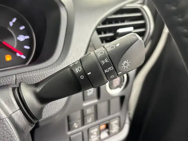 トヨタ ヴォクシー ZS 煌 埼玉県 2018(平30)年 7.3万km ホワイトパールクリスタルシャイン 純正ナビ（Bluetooth/CD/DVD/AM/FM）/フルセグTV/バックカメラ/クルーズコントロール/横滑り防止装置/レーンキープアシスト/盗難防止装置/プリクラッシュセーフティ/LEDヘッドライト/ETC/両側パワースライドドア/ドライブレコーダー/スマートキー
