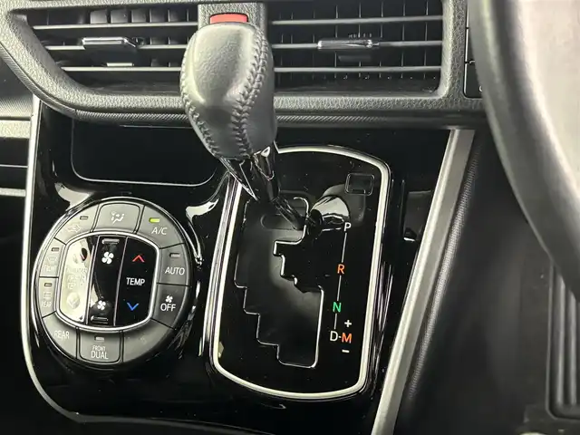 トヨタ ヴォクシー ZS 煌 埼玉県 2018(平30)年 7.3万km ホワイトパールクリスタルシャイン 純正ナビ（Bluetooth/CD/DVD/AM/FM）/フルセグTV/バックカメラ/クルーズコントロール/横滑り防止装置/レーンキープアシスト/盗難防止装置/プリクラッシュセーフティ/LEDヘッドライト/ETC/両側パワースライドドア/ドライブレコーダー/スマートキー
