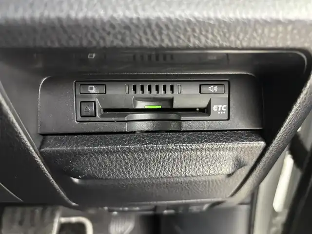 トヨタ ヴォクシー ZS 煌 埼玉県 2018(平30)年 7.3万km ホワイトパールクリスタルシャイン 純正ナビ（Bluetooth/CD/DVD/AM/FM）/フルセグTV/バックカメラ/クルーズコントロール/横滑り防止装置/レーンキープアシスト/盗難防止装置/プリクラッシュセーフティ/LEDヘッドライト/ETC/両側パワースライドドア/ドライブレコーダー/スマートキー