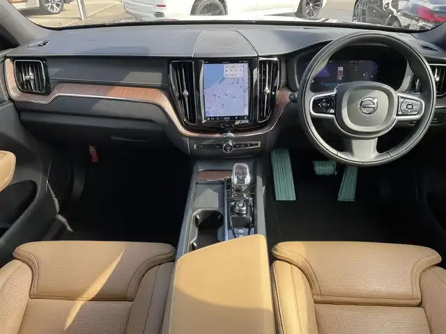 ボルボ ボルボ ＸＣ６０ B5 AWD インスクリプション 福岡県 2021(令3)年 1.2万km グレー 純正HDDナビ/(BT/USB/Applecarplay/AndroidAuto)/３６０度カメラ/ＡＣＣ/シートメモリー（前席）/パワーシート（前席）/シートヒーター（全席）/エアシート（前席）/ステアリングヒーター/パークアシストパイロット/ヘッドアップディスプレイ/ブラインドスポットモニター/パイロットアシスト/harman/kardonサウンド/前後ドラレコ