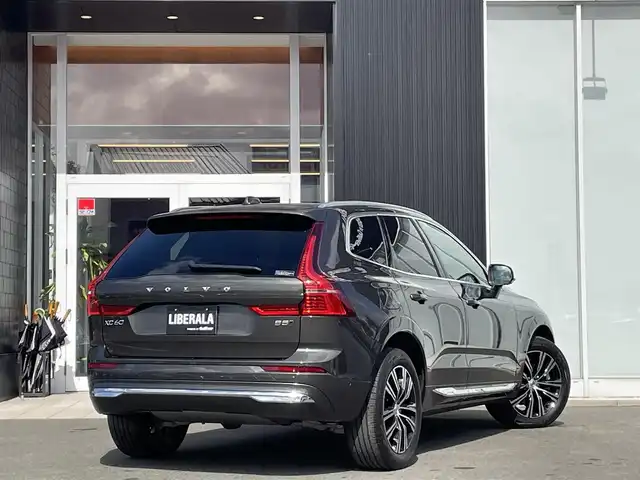 ボルボ ボルボ ＸＣ６０ B5 AWD インスクリプション 福岡県 2021(令3)年 1.2万km グレー 純正HDDナビ/(BT/USB/Applecarplay/AndroidAuto)/３６０度カメラ/ＡＣＣ/シートメモリー（前席）/パワーシート（前席）/シートヒーター（全席）/エアシート（前席）/ステアリングヒーター/パークアシストパイロット/ヘッドアップディスプレイ/ブラインドスポットモニター/パイロットアシスト/harman/kardonサウンド/前後ドラレコ