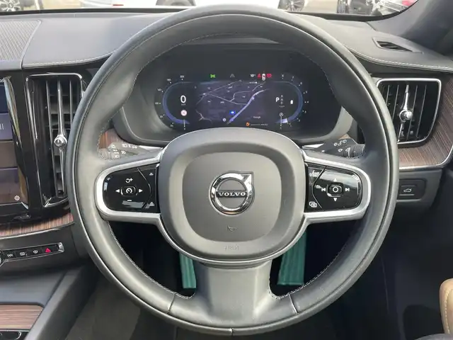 ボルボ ボルボ ＸＣ６０ B5 AWD インスクリプション 福岡県 2021(令3)年 1.2万km グレー 純正HDDナビ/(BT/USB/Applecarplay/AndroidAuto)/３６０度カメラ/ＡＣＣ/シートメモリー（前席）/パワーシート（前席）/シートヒーター（全席）/エアシート（前席）/ステアリングヒーター/パークアシストパイロット/ヘッドアップディスプレイ/ブラインドスポットモニター/パイロットアシスト/harman/kardonサウンド/前後ドラレコ