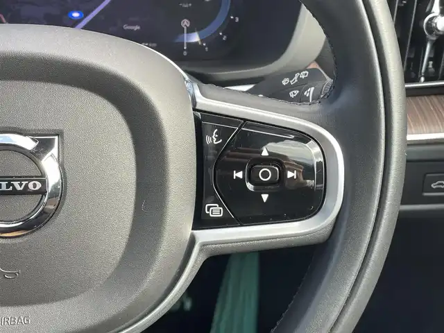 ボルボ ボルボ ＸＣ６０ B5 AWD インスクリプション 福岡県 2021(令3)年 1.2万km グレー 純正HDDナビ/(BT/USB/Applecarplay/AndroidAuto)/３６０度カメラ/ＡＣＣ/シートメモリー（前席）/パワーシート（前席）/シートヒーター（全席）/エアシート（前席）/ステアリングヒーター/パークアシストパイロット/ヘッドアップディスプレイ/ブラインドスポットモニター/パイロットアシスト/harman/kardonサウンド/前後ドラレコ