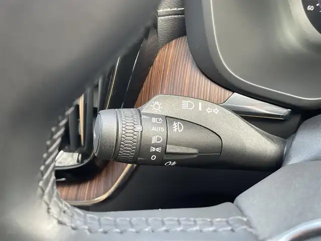 ボルボ ボルボ ＸＣ６０ B5 AWD インスクリプション 福岡県 2021(令3)年 1.2万km グレー 純正HDDナビ/(BT/USB/Applecarplay/AndroidAuto)/３６０度カメラ/ＡＣＣ/シートメモリー（前席）/パワーシート（前席）/シートヒーター（全席）/エアシート（前席）/ステアリングヒーター/パークアシストパイロット/ヘッドアップディスプレイ/ブラインドスポットモニター/パイロットアシスト/harman/kardonサウンド/前後ドラレコ