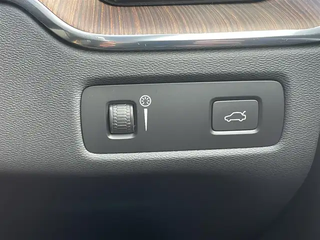 ボルボ ボルボ ＸＣ６０ B5 AWD インスクリプション 福岡県 2021(令3)年 1.2万km グレー 純正HDDナビ/(BT/USB/Applecarplay/AndroidAuto)/３６０度カメラ/ＡＣＣ/シートメモリー（前席）/パワーシート（前席）/シートヒーター（全席）/エアシート（前席）/ステアリングヒーター/パークアシストパイロット/ヘッドアップディスプレイ/ブラインドスポットモニター/パイロットアシスト/harman/kardonサウンド/前後ドラレコ