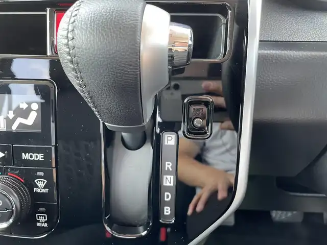 トヨタ タンク カスタムG－T 千葉県 2019(平31)年 1.7万km ブラックマイカメタリック/レーザーブルークリスタルシャイン 2トーン 純正9インチナビ/（TV/CD/DVD/Bluetooth/AM/FM)/衝突被害軽減システム/クルーズコントロール/両側パワースライドドア/横滑り防止装置/ETC/ドライブレコーダー/アイドリングストップ/LEDヘッドライト/フォグランプ/オートライト/ウィンカーミラー/電動格納ミラー/純正15インチAW/シートリフター/プッシュスタート/スマートキー/フロアマット/ドアバイザー/スペアキー/取扱説明書/保証書