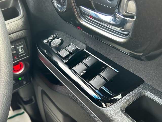 ホンダ Ｎ ＢＯＸ カスタム G L ターボ ホンダセンシング 千葉県 2018(平30)年 0.9万km ルナシルバーM プレミアムインターナビ/フルセグTV/Bluetooth/バックカメラ/前後ドライブレコーダー/ETC/両側パワースライドドア/レダークルーズコントロール/チップアップシート/衝突軽減ブレーキ/誤発進抑制機能/後方誤発進抑制機能/路外逸脱抑制機能/標識認識機能/盗難防止装置/オートマチックハイビーム/ウィンカーミラー/プッシュスタート/ステアリングスイッチ/サンシェード/スマートキー/LEDヘッドライト/純正アルミホイール/純正フロアマット/保証書/取扱説明書