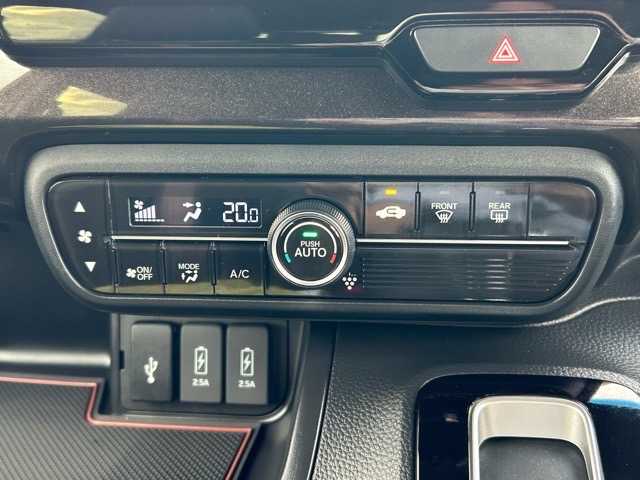 ホンダ Ｎ ＢＯＸ カスタム G L ターボ ホンダセンシング 千葉県 2018(平30)年 0.9万km ルナシルバーM プレミアムインターナビ/フルセグTV/Bluetooth/バックカメラ/前後ドライブレコーダー/ETC/両側パワースライドドア/レダークルーズコントロール/チップアップシート/衝突軽減ブレーキ/誤発進抑制機能/後方誤発進抑制機能/路外逸脱抑制機能/標識認識機能/盗難防止装置/オートマチックハイビーム/ウィンカーミラー/プッシュスタート/ステアリングスイッチ/サンシェード/スマートキー/LEDヘッドライト/純正アルミホイール/純正フロアマット/保証書/取扱説明書
