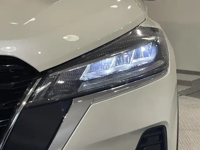 日産 キックス X ツートーンインテリアED 愛知県 2022(令4)年 3.4万km ブリリアントホワイトパール/ピュアブラック 2トーン プロパイロット/アラウンドビューモニター【動作未確認】/衝突軽減ブレーキ/レーダークルーズコントロール/車線逸脱警報/クリアランスソナー/電動パーキングブレーキ/ブレーキホールド/レザーシート/シートヒーター/ハンドルヒーター/デジタルインナーミラー/ビルトインＥＴＣ/LEDヘッドライト/ISOFIX/純正フロアマット/純正17インチアルミホイール