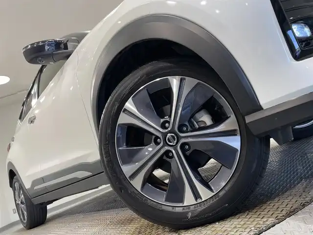 日産 キックス X ツートーンインテリアED 愛知県 2022(令4)年 3.4万km ブリリアントホワイトパール/ピュアブラック 2トーン プロパイロット/アラウンドビューモニター【動作未確認】/衝突軽減ブレーキ/レーダークルーズコントロール/車線逸脱警報/クリアランスソナー/電動パーキングブレーキ/ブレーキホールド/レザーシート/シートヒーター/ハンドルヒーター/デジタルインナーミラー/ビルトインＥＴＣ/LEDヘッドライト/ISOFIX/純正フロアマット/純正17インチアルミホイール