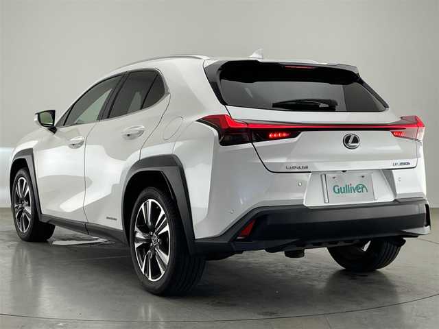 レクサス ＵＸ 250h バージョンL 愛知県 2020(令2)年 5.1万km ソニッククォーツ 純正ナビ　フルセグＴＶ　全方位カメラ　ムーンルーフ　白革　シートヒーター　エアシート　パワーバックドア　ＢＳＭ　ＨＵＤ　ルーフレール　衝突軽減　追従クルコン　三眼ＬＥＤオートライト　ワイヤレス充電　ハンドルヒーター　ETC２．０　レクサスセーフティシステム　メモリシート　禁煙車