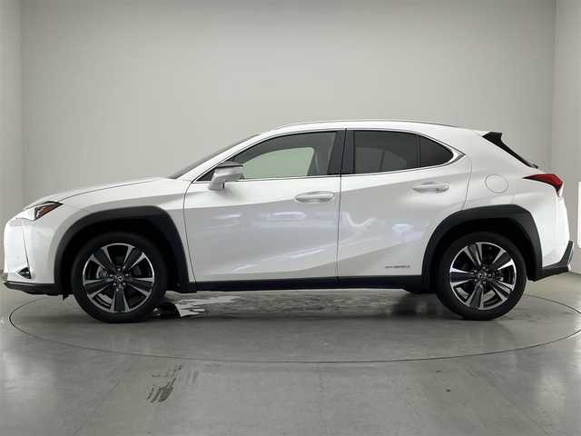 レクサス ＵＸ 250h バージョンL 愛知県 2020(令2)年 5.1万km ソニッククォーツ 純正ナビ　フルセグＴＶ　全方位カメラ　ムーンルーフ　白革　シートヒーター　エアシート　パワーバックドア　ＢＳＭ　ＨＵＤ　ルーフレール　衝突軽減　追従クルコン　三眼ＬＥＤオートライト　ワイヤレス充電　ハンドルヒーター　ETC２．０　レクサスセーフティシステム　メモリシート　禁煙車