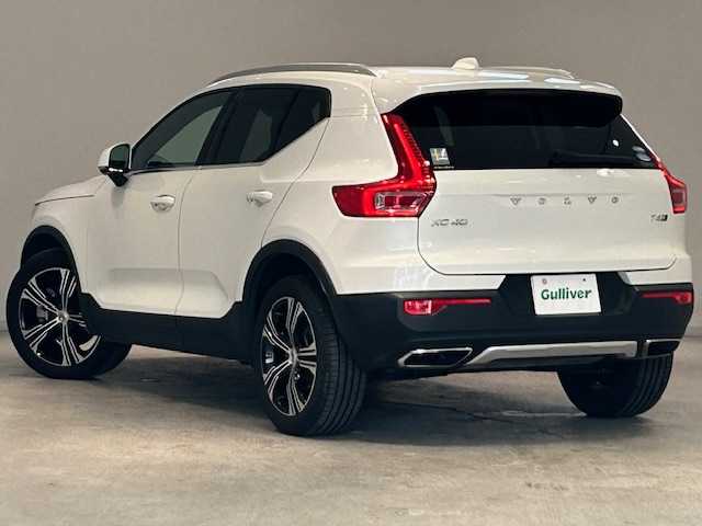 ボルボ ＸＣ４０ T4 AWD インスクリプション 宮城県 2019(平31)年 6.1万km クリスタルホワイトP ワンオーナー/４WD/インテリセーフ/・衝突回避・軽減フルオートブレーキシステム/・パイロットアシスト/・全車速追従機能付きアダプティブ・クルーズ・コントロール/・衝突時ブレーキ保持機能/・ドライバー・アラート・コントロール/・レーン・キーピング・エイド/・ブラインドスポット・インフォメーション・システム/・急接近車両警告機能/・オートブレーキ機能付クロス・トラフィック・アラート/・ロード・サイン・インフォメーション/・アクティブ・ハイビーム/・360°ビューカメラ/・ランオフロード・プロテクション/・ランオフロード・ミティゲーション/・オンカミング・レーン・ミティゲーション/・被追突時警告機能（静止時オートブレーキ機能付き）/自動駐車システム/パーキングアシスト/ハーマンカードン/純正ナビTV/Bluetooth/Apple Car Play/９インチタッチスクリーン/純正ETC/前後コーナーセンサー/パワーシート/シートメモリー/シートヒーター/ステアリングヒーター/電動テールゲート/フットトランクオープナー/純正LEDヘッドライト/純正フロアマット/純正アルミホイール