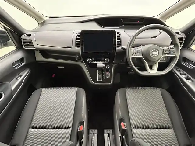 日産 セレナ ハイウェイスター V 岡山県 2022(令4)年 2.3万km ブリリアントホワイトパール オートブレーキホールド/純正フロアマット/ビルトインETC/オートハイビーム/横滑り防止/フルセグTV /全方位カメラ/純正ナビ/禁煙車/デジタルインナーミラー/プロパイロット