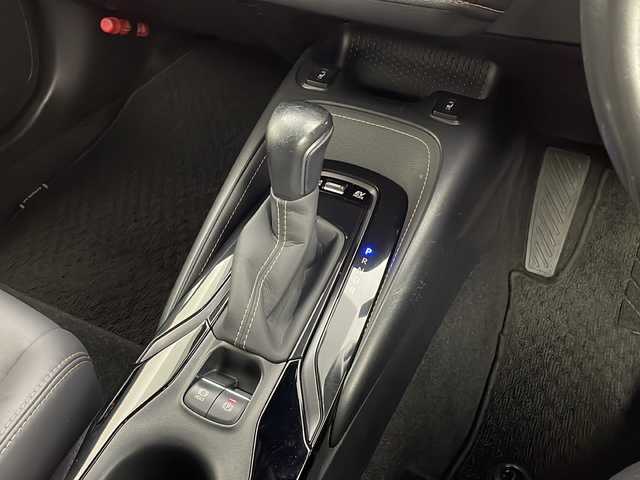 トヨタ カローラツーリング ハイブリッド ダブルバイビー 千葉県 2020(令2)年 5.3万km ホワイトパールクリスタルシャイン セーフティセンス/・プリクラッシュセーフティ/・レーンとレーシングアシスト/・レーダークルーズコントロール/・オートマチックハイビーム/・標識検知機能/純正9インチディスプレイ/フルセグTV/Bluetooth接続/ブラインドスポットモニター/ステアリングヒーター/AC100V電源/ヘッドライトレベライザー/ビルトインETC/スマートキー/LEDヘッドライト