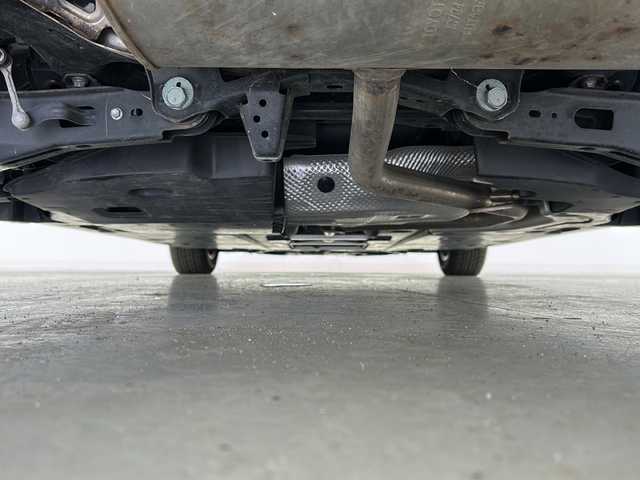 トヨタ プリウス Sセーフティプラス 宮城県 2018(平30)年 5.6万km ホワイトパールクリスタルシャイン トヨタセーフティーセンス/・レーダークルーズコントロール/・オートマチックハイビーム/・インテリジェントパーキングアシスト/・レーントレーシングアシスト/・プリクラッシュセーフティーシステム/純正7インチナビ/（BT.AM.FM.CD.DVD.SD.AUX）/バックカメラ/ワンセグTV/ビルトインETC/革巻きステアリング/ステアリングスイッチ/プッシュスタート/スマートキー（2本）/純正フロアマット/トノカバー/ドアバイザー/横滑り防止機能/クリアランスソナー/純正15インチアルミホイール/純正15インチサマータイヤ積込/LEDヘッドライト/LEDフォグランプ