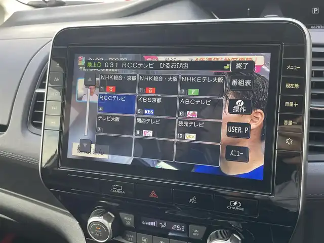 日産 セレナ e－パワー ハイウェイスター V 広島県 2021(令3)年 6.7万km ブリリアントホワイトパール 禁煙車/セーフティパックA/エマージェンシーブレーキ/車線逸脱警報/ハイビームアシスト/プロパイロット/インテリジェントルームミラー/純正10型ナビ/・フルセグ/CD/DVD/Blu-ray/Bluetooth/・SD/REC/USB/アラウンドビューモニター/純正フリップダウンモニター/革巻きステアリング/ステアリングスイッチ/LEDヘッドライト/フォグランプ/オートデュアルエアコン/リヤヒーターダクト  /純正ドアバイザー/純正ドライブレコーダー（DJ4-D）/OP純正16インチアルミホイール/W+サイド+カーテンエアバック