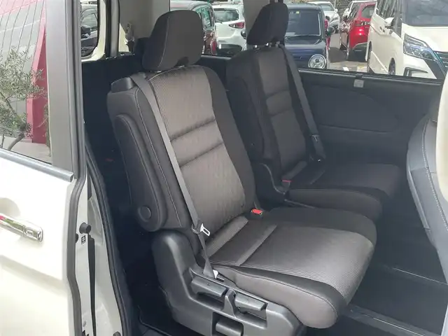 日産 セレナ e－パワー ハイウェイスター V 広島県 2021(令3)年 6.7万km ブリリアントホワイトパール 禁煙車/セーフティパックA/エマージェンシーブレーキ/車線逸脱警報/ハイビームアシスト/プロパイロット/インテリジェントルームミラー/純正10型ナビ/・フルセグ/CD/DVD/Blu-ray/Bluetooth/・SD/REC/USB/アラウンドビューモニター/純正フリップダウンモニター/革巻きステアリング/ステアリングスイッチ/LEDヘッドライト/フォグランプ/オートデュアルエアコン/リヤヒーターダクト  /純正ドアバイザー/純正ドライブレコーダー（DJ4-D）/OP純正16インチアルミホイール/W+サイド+カーテンエアバック
