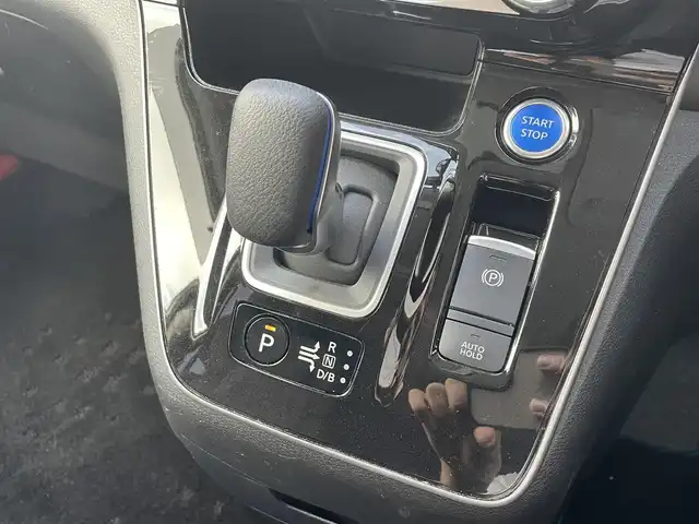 日産 セレナ e－パワー ハイウェイスター V 広島県 2021(令3)年 6.7万km ブリリアントホワイトパール 禁煙車/セーフティパックA/エマージェンシーブレーキ/車線逸脱警報/ハイビームアシスト/プロパイロット/インテリジェントルームミラー/純正10型ナビ/・フルセグ/CD/DVD/Blu-ray/Bluetooth/・SD/REC/USB/アラウンドビューモニター/純正フリップダウンモニター/革巻きステアリング/ステアリングスイッチ/LEDヘッドライト/フォグランプ/オートデュアルエアコン/リヤヒーターダクト  /純正ドアバイザー/純正ドライブレコーダー（DJ4-D）/OP純正16インチアルミホイール/W+サイド+カーテンエアバック