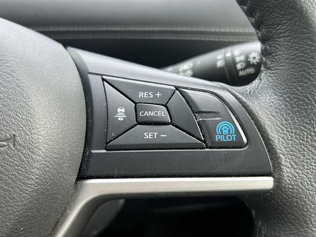 日産 セレナ ハイウェイスターVセレクションⅡ 福岡県 2019(平31)年 3.1万km ブリリアントホワイトパール プロパイロット/インテリジェントパーキングアシスト/純正9型ナビ/（BLUETOOTH/フルセグ/CD/DVD/AUX)/アラウンドビューモニター/バックカメラ/フロントカメラ/サイドカメラ/両側パワースライドドア/レーダークルーズコントロール/LEDライト/オートライト/ウォークスルー/純正16インチAW/ステアリングスイッチ/横滑り防止装置/コーナーセンサー/レーンキープアシスト/盗難防止装置/衝突軽減システム/アイドリングストップ/ドライブレコーダー/スマートキー/ETC/保証書