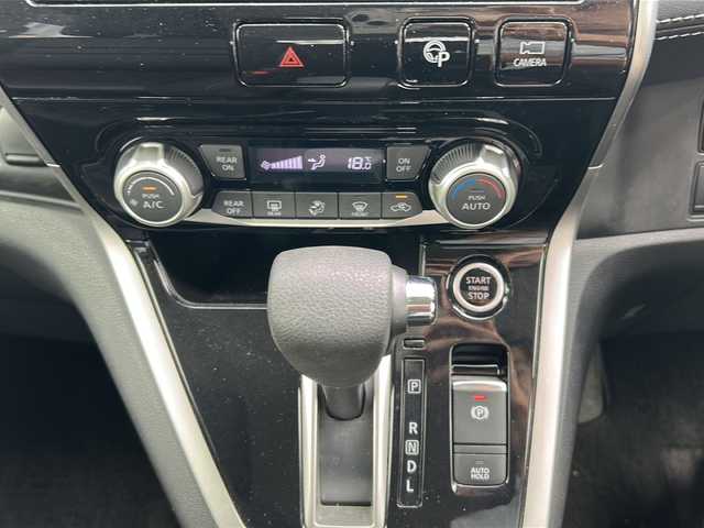 日産 セレナ ハイウェイスターVセレクションⅡ 福岡県 2019(平31)年 3.1万km ブリリアントホワイトパール プロパイロット/インテリジェントパーキングアシスト/純正9型ナビ/（BLUETOOTH/フルセグ/CD/DVD/AUX)/アラウンドビューモニター/バックカメラ/フロントカメラ/サイドカメラ/両側パワースライドドア/レーダークルーズコントロール/LEDライト/オートライト/ウォークスルー/純正16インチAW/ステアリングスイッチ/横滑り防止装置/コーナーセンサー/レーンキープアシスト/盗難防止装置/衝突軽減システム/アイドリングストップ/ドライブレコーダー/スマートキー/ETC/保証書
