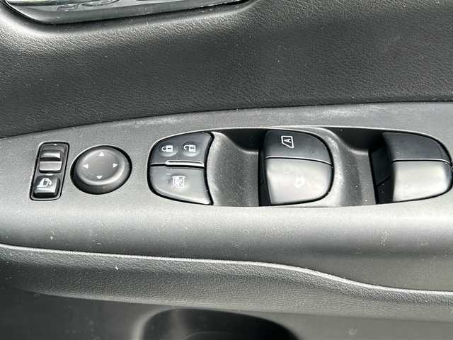 日産 セレナ ハイウェイスターVセレクションⅡ 福岡県 2019(平31)年 3.1万km ブリリアントホワイトパール プロパイロット/インテリジェントパーキングアシスト/純正9型ナビ/（BLUETOOTH/フルセグ/CD/DVD/AUX)/アラウンドビューモニター/バックカメラ/フロントカメラ/サイドカメラ/両側パワースライドドア/レーダークルーズコントロール/LEDライト/オートライト/ウォークスルー/純正16インチAW/ステアリングスイッチ/横滑り防止装置/コーナーセンサー/レーンキープアシスト/盗難防止装置/衝突軽減システム/アイドリングストップ/ドライブレコーダー/スマートキー/ETC/保証書