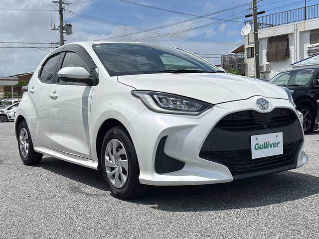 トヨタ ヤリス G 沖縄県 2020(令2)年 1.2万km ホワイトパールクリスタルシャイン ワンオーナー/衝突軽減/純正８インチディスプレイオーディオ/（ＡＭ／ＦＭ／ＣＤ／ＤＶＤ／ＢＴ）/全方位モニター/トヨタセーフティーセンス/クルコン/純正フロアマット/ドラレコ/ＥＴＣ/オートマチックハイビーム/オートライト/スマートキー