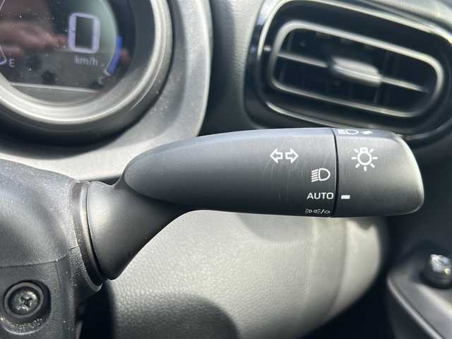 トヨタ ヤリス G 沖縄県 2020(令2)年 1.2万km ホワイトパールクリスタルシャイン ワンオーナー/衝突軽減/純正８インチディスプレイオーディオ/（ＡＭ／ＦＭ／ＣＤ／ＤＶＤ／ＢＴ）/全方位モニター/トヨタセーフティーセンス/クルコン/純正フロアマット/ドラレコ/ＥＴＣ/オートマチックハイビーム/オートライト/スマートキー