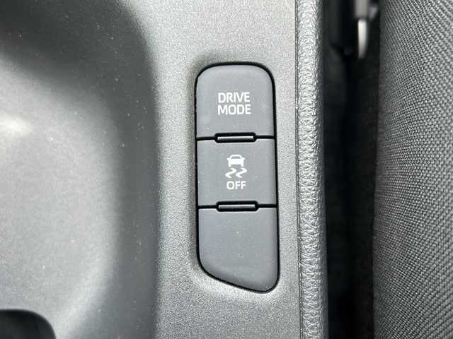 トヨタ ヤリス G 沖縄県 2020(令2)年 1.2万km ホワイトパールクリスタルシャイン ワンオーナー/衝突軽減/純正８インチディスプレイオーディオ/（ＡＭ／ＦＭ／ＣＤ／ＤＶＤ／ＢＴ）/全方位モニター/トヨタセーフティーセンス/クルコン/純正フロアマット/ドラレコ/ＥＴＣ/オートマチックハイビーム/オートライト/スマートキー