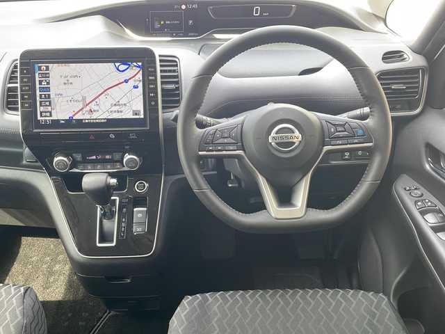 日産 セレナ ハイウェイスター V 広島県 2020(令2)年 4.6万km ブリリアントホワイトパール 禁煙車/セーフティパックB/エマージェンシーブレーキ/車線逸脱警報/コーナーセンサー/プロパイロット/電動パーキングブレーキ/ブレーキホールド/純正１０型ナビ/・フルセグTV/・CD/DVD/Blu-ray/・Bluetooth/・SD/音楽録音/アラウンドビューモニター/純正フリップダウンモニター/ステアリングスイッチ/革巻きステアリング/オートライト/LEDヘッドライト/フォグランプ/シートカバー/純正ドアバイザー/純正16インチアルミホイール/W+サイド+カーテンエアバック